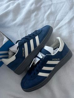 Adidas Spezials, Looks Adidas, Samba Shoes, Pretty Sneakers, Pretty Shoes Sneakers, Shoe Wishlist, Shoes Outfit Fashion