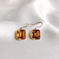 These stunning earrings are set in 14K Solid Yellow Gold with Natural Madeira Citrine with utmost precision. It is an unique gemstone earring pair for nearly every occasion and is completely hassle-free jewelry. 🔷ABOUT GEMSTONE: Citrine, with its vibrant golden-yellow hues, is a gem of joy and abundance, radiating the warmth and energy of the sun. This captivating stone embodies qualities of positivity, success, and prosperity, believed to infuse one's life with a sunny disposition and enthusia Sunny Disposition, Yellow Hues, Handmade Jewelry Box, Bezel Earrings, Citrine Jewelry, Citrine Earrings, Birthstone Earrings, Jewelry Christmas, November Birthstone