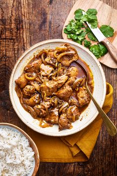 Image shows a plate of chicken vindaloo with peppers and gravy. Pork Vindaloo Recipe, Chicken Vindaloo Recipe, Pork Vindaloo, Chicken Tinga Recipe, Vindaloo Curry, Vindaloo Recipe, Chicken Vindaloo, Pork Curry