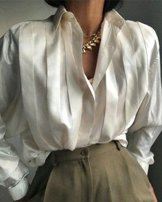 White Striped Shirt Outfit, Blogger Street Style, Romantic Blouses, Fashion Tops Blouse, Woman Suit Fashion, Creation Couture, 가을 패션, Suit Fashion