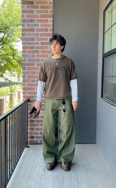 Outfits Primavera Hombre, Fall Outfit Inspo Men, Cool Casual Outfits, Soft Masc, Pants Outfit Men, Thrifted Outfits, Street Style Outfits Men, Street Fashion Men Streetwear, Outfit Check