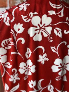 "Vintage RJC ltd. hawaiian men's red shirt floral print size large. Excellent condition, front pocket, 100% cotton. Made in Hawaii, Usa. Please, check carefully the measurements, photos and description of the article before buying it, we do not accept changes or returns. Measuraments lying face down from outside: 21\" Across chest underarm to underarm. 18 1/2\" Shoulder seam to seam.. 10\" Sleeve length from shoulder seam to cuff. 30\" Long, front middle top to bottom. Let me know if you have an Red Hibiscus Print Camp Shirt For Vacation, Red Floral Print Hawaiian Shirt For Summer, Beach Hawaiian Shirt With Floral Print, Red Floral Print Hawaiian Shirt With Short Sleeves, Red Hibiscus Print Camp Shirt For Summer, Red Cotton Hawaiian Shirt With Short Sleeves, Red Tropical Hawaiian Shirt With Camp Collar, Red Floral Hawaiian Shirt For Beach, Beach Hawaiian Shirt With Floral Print In Red