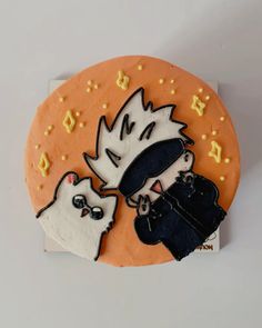 a cookie decorated with an image of two cats