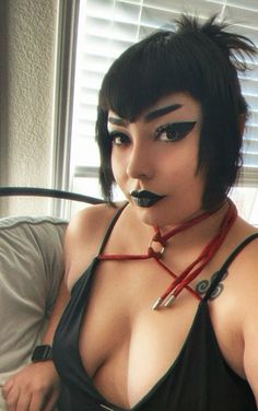 Goth grunge vampire bangs vbangs pulled up in the back with a hairclip Vampire Haircut, V Bangs Goth, Grunge Vampire, Diy Haircut, Girl Haircut, Grunge Makeup, Short Hair With Bangs