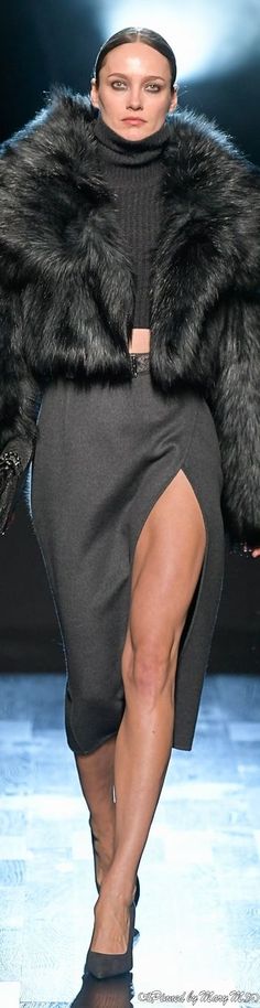 Michael Kors Fall, Catwalk Models, Coat Fur, Fall And Winter Fashion, Dressed To Impress, Fall 2022, My Dream Closet, Fashion Sense, Fall And Winter