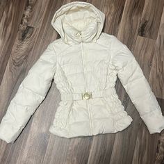 Nwot:Covington, Cream Color, Hooded, Light Weight, Down Jacket. Size M/M; Zippered Front, High Collar; Detachable, Zipper Hood. Gold Front Buckle. Perfect For Winter And Milder Temperatures, Even In Rainy Days! Collar Detachable, Gold Fronts, Rainy Days, High Collar, Down Jacket, Cream Color, Front Zipper, Hooded Jacket, Jackets & Coats