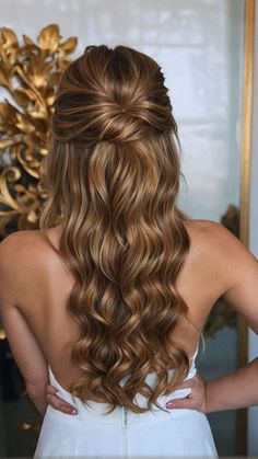 Bridal Half Up Half Down Straight Hair, Simple Wedding Hairstyles For Fine Hair, Hair Styles For Prom Down, Half Hairstyles Wedding, Wedding Hairstyles Half Up Half Down Long Hair, Prom Hairstyle Down, Curled Hairstyles Medium Length, Curled Hair Prom Hairstyles, Half Up Half Down Bridesmaid Hairstyles