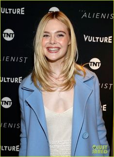 Face Framing Hair, Long Face Hairstyles, Layered Cut, Shoulder Length Hair Cuts, Haircuts For Medium Hair, Long Layered Hair, Long Straight Hair, Elle Fanning