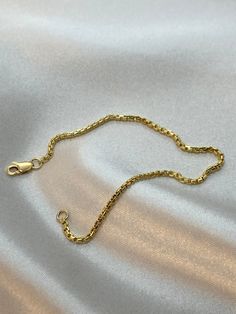 "18K Real Gold Box chain Bracelet ,2mm,7.5\"inches , with  lobster clasp, custom order . Priced to sell! Compare our prices to other similar sellers! Arrives in a GIFT BOX and includes FREE SHIPPING within the USA and Canada. International shipping is available at the most economical rates on ETSY. I HAVE BEEN IN THE JEWELRY BUSINESS ALL MY LIFE. I am a second -generation family member making gold and jewelry. Please feel free to ask me any questions - Always happy to help! Fast Replies to messa Rectangular Gold Box Chain Bracelet, Yellow Gold Box Chain Bracelet As Gift, Gold Rolo Chain Bracelet As Gift, Gold Bracelet With Rolo Chain As Gift, Gold Bracelet With Rolo Chain For Gift, Gold Bracelets With Rolo Chain As Gift, Gold Rolo Chain Bracelet For Gift, Dainty Yellow Gold Bracelet With Box Chain, Gold Rolo Chain Link Bracelet As Gift