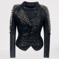 <p><strong>Women+Black+Leather+Gothic+Fashion+Studded+Jacket,+Rock+Punk+Fashion+Jacket</strong></p> <p>1.+New+Handmade+Leather+Jacket.</p> <p>2.+Best+Quality+Genuine+cowhide+Leather.</p> <p>3.+Suede+/+Velvet+different+colours+available.+(if+pictured)</p> <p>4.+Quality+stitching+for+style+and+... 40s Mode, Streetwear Coat, Stage Clothes, Goth Outfit, Biker Coat, Black Punks, Goth Style