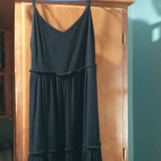 Didn't Like How It Fit But Super Cute! Black Flowy Sundress In Casual Style, Casual Sundress For Night Out, Casual Black Sundress, Black Sleeveless Midi Dress, Sweetheart Neckline Dress, Green Shirt Dress, Lularoe Julia Dress, Julia Dress, Chic Pattern