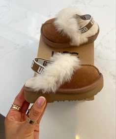 Baby Shoes Aesthetic, Baby Uggs Outfit, Chica Chola, Ugg Kids, Baby Boy Toys, Baby Uggs