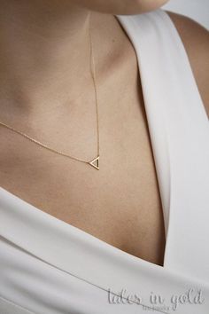 Necklace Gold Chain, Handmade Gold Jewellery, 18k Gold Necklace, Gold Chains For Men, Triangle Necklace, Gold Jewelry Simple, Triangle Pendant, Elegante Casual, Gold Chain Jewelry