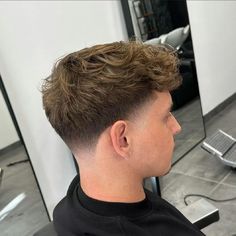 A smooth taper fade on the sides and back with a textured top for contrast.Use a texturizing product like a matte paste to add definition and volume.Textured Crop with Tapered Sides:A short crop with heavy texture on top, paired with tapered sides for a clean finish.Ideal for a modern, edgy look.Tapered Pompadour with Texture:A classic pompadour with added texture for a more relaxed, contemporary feel.Use a medium-hold, shine-enhancing pomade.#TaperFade#TexturedHair#MensHairstyles#ModernCuts#HairInspo#MensGrooming Taper Fade Textured Top, Taper Haircut Men, Low Taper, Modern Short Hairstyles