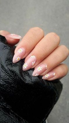 PRETTY SPRING & SUMMER NAILS FOR 2022 | TRENDY NAILS 2023 Nails, Subtle Nails, Minimal Nails, Wedding Essentials, Fall Nail, Floral Nails, Feel Pretty, Nails Inspo, Short Acrylic Nails