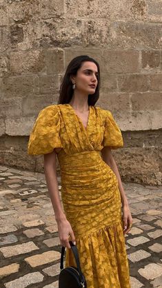 Blanca Padilla Style, Elegant Dresses Classy, Trendy Dress Outfits, Looks Chic, Looks Style, Classy Dress, Trendy Dresses, Fancy Dresses, Modest Outfits