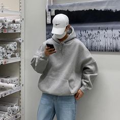 Mens Grey Hoodie Outfit, Men’s Hoodie Style, Oversized Hoodie Outfit Men Aesthetic, Grey Hoodie Streetwear, Grey Hoodie Men Outfit, Over Size Hoodie Outfit, Men’s Hoodie Outfit, Gray Hoodie Outfit Men, Grey Hoodie Outfit Aesthetic