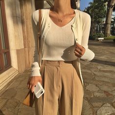 Beige Fashion Aesthetic, Beige Fashion, Look Office, Korean Girl Fashion, Minimalist Wardrobe, Pastry Chef, 가을 패션, Fashion Aesthetic