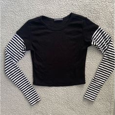 : About The Item : Item : Brandy Melville Black Long Sleeve Top Color : Black With Striped Black And White Sleeves Size : One Size ~ Although "One Size" Fits An Xs-M Condition : Like New ~ Looks Completely Brand New! : Tags : Pacsun , Pacsun , Pacsun Top , Pacsun Top , Pacsun Long Sleeve Top , Long Sleeve Top , Brandy Melville , Brandy Melville , Brandy Melville Top , Brandy Melville Long Sleeve Top , Brandy Melville Long Sleeve , Brandy Melville Top , Brandy Melville Long Sleeve Top , Emo , Gru Black Fitted Top With Contrast Stripes, Black Winter Top With Contrast Stripes, Black Tops With Contrast Stripes For Winter, Winter Black Top With Contrast Stripes, Fitted Black Top With Contrast Stripes, Fitted Striped Tops For Streetwear, Spring Tops With Contrast Stripes And Stretch, Spring Stretch Tops With Contrast Stripes, Trendy Fitted Tops With Contrast Stripes