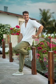 Calça Resort Linho Slim Estilo Old Money, Beach Outfit Men, Resort Casual, Male Models Poses, Resort Outfit, Summer Outfits Men