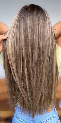 Beautiful Brown Hair, Brown Hair Inspo, Hair Color Streaks, Brunette Hair With Highlights, Brown Hair With Blonde Highlights, Brown Hair Balayage, Blonde Hair Inspiration, Light Hair Color