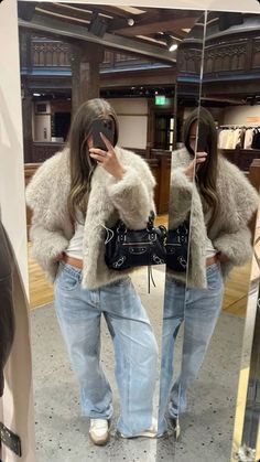 City Day Outfit Winter, City Fits Winter, Brunette Outfits Aesthetic, Winter University Outfits, Fur Outfits Women, Winter Model Off Duty, Winter Weather Outfits, Casual New Years Outfit, New York Ootd