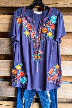 Cowgirl Closet, Layered Salad Recipes, Layered Salad, Affordable Plus Size Clothing, Mexican Fashion, Long Tunic Tops, Night Tops, Curvy Style, Plus Size Boutique