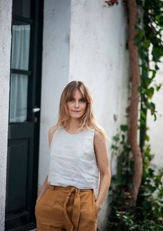 Linen crop top Leigh in beige Linen Sleeveless Top, Natural Linen Dress, Linen Crop Top, Maxi Rok, Linen Tank Top, Linen Crops, Linen Tank, Linen Color, High Waist Shorts