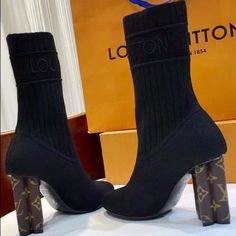 Lv Booties Luxury Boots, High Quality Boots, H&m Shoes, Versace Shoes, Lv Shoes, Fancy Shoes, Louis Vuitton Boots, Balenciaga Bag, High Quality Shoes