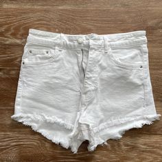 Like New Condition. Never Worn. White Casual Beach Jeans, White Casual Jeans For Beach, Casual White Jeans For Beach, White Jeans For Spring Beach Outing, White Jeans For Beach In Spring, White Summer Jeans For Beach, White Jeans For Beach In Summer, White Bottoms With Frayed Hem For Beach, White Beach Bottoms With Frayed Hem