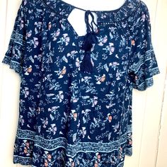 ~ Lucky Brand ~ Women's Short Sleeve Peasant Top Style: 7wp6104 - Color: Blue Multi - Size: Small ~ Brand New With Tag - Retail $49.50 ~ 66% Cotton / 28% Viscose / 6% Linen Ties At The Neck Armpit To Armpit Measures Approx. 19.5" Armpit To Hem Approx. 12" Top Of Back Neck To The Hem Approx. 22.75" 0078 Blue Flowy Peasant Top For Spring, Vacation Blue Floral Print Peasant Top, Vacation Blue Floral Peasant Top, Flowy Casual Peasant Top For Vacation, Flowy Peasant Top For Vacation, Blue Boho Print Short Sleeve Tops, Blue Bohemian Peasant Top In Relaxed Fit, Blue Bohemian Peasant Top With Relaxed Fit, Blue Bohemian Blouse For Day Out