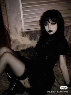 Dark Goth Academia, Hot Goth Outfits, Alt Women, Goth Mommy, Alternative Women, Paznokcie Hello Kitty, Gothic Women