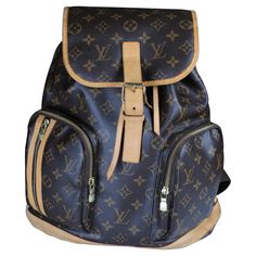 Material/Color: Canvas Monogram; Dimensions: 30 x 36 x 13 cm (width x height x depth); Golden accessories; Two front zip pockets; Front flap; buckle closure; drawstring closure; Adjustable rope stays; One side vertical pocket with zipper; Padlock and key. Mochila Louis Vuitton, Golden Accessories, Backpack Purse, Fashion Handbags, Backpack Bags, Zip Pockets, Louis Vuitton, Monogram, Buckle