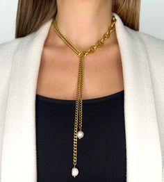 Descripción This trendy and contemporary necklace features a striking design that combines a bold, chunky chain with two smaller, delicate chains, each ending in a lustrous pearl pendant. The larger chain makes a statement with its edgy, oversized links, while the smaller chains and pearls provide a soft, feminine contrast. This unique blend of boldness and elegance offers a perfect balance, making it an ideal accessory for both casual and dressy outfits. Versatile and eye-catching, this necklac Contemporary Necklace, Soft Feminine, Cuff Rings, Dressy Outfits, Pearl Pendant, Statement Jewelry, Ring Necklace, Necklaces Bracelets, Ear Cuff