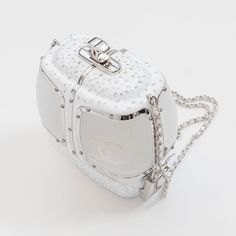 Fall/Winter Runway 2019 Limited Edition White/ Silver gondola design Silver-plated chain strap Pristine Condition Includes original box and dust-bag Gondola Lift, Design Silver, White Silver, Chain Strap, Original Box, Silver Plate, Dust Bag, Clutch Bag, Fall Winter