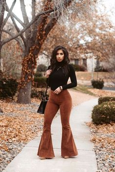 Fall Bell Bottoms Outfit, Colder Outfits, Senior Board, 2024 Fits, Bell Bottoms Outfit, Fav Outfit, Outfits 70s, Turtleneck Outfit, Look Jean