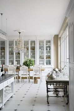 the kitchen is clean and ready to be used for dinner or party guests, as well as many other things