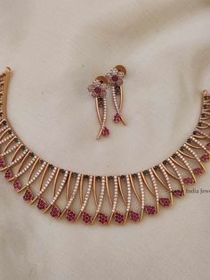 Wedding Jewelry Sets Bridal Jewellery, Bridal Jewelry Necklace, Neck Pieces Jewelry, Choker Necklace Designs, Fancy Jewelry Necklace, Pretty Jewelry Necklaces, Antique Jewellery Designs, Gold Pendant Jewelry, Jewelry Bracelets Gold