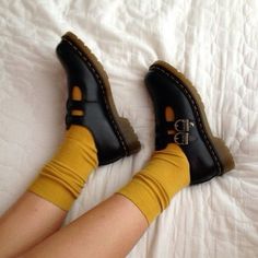 Mary Jane Doc Martens, Zapatos Mary Jane, Indie Aesthetic, Rubber Shoes, Grunge Style, Mode Vintage, Doc Martens, Dr. Martens, Sock Shoes