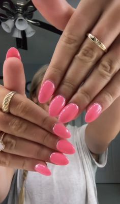 Nails For Back To School 2024, Pink Oval Nails Short, Back To School Nail Colors, Hot Pink Nails Almond, Basic Gel Nails, Oval Pink Nails, Almond Nails Colorful, Nail Inspo Basic, Pink Sns