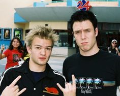 sum 41 deryck whibley steve jocz pop punk punk rock 2001 Deryck Whibley 2000s, Deryck Whibley, 2000s Punk, Band Photoshoot, Bad Album, Bad Songs, Oc Stuff, Fav Music, Music Taste