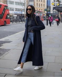 Long Wool Coat Outfit, Hannah Cocobeautea, Navy Coat Outfit, Wool Coat Outfit, Old Money Winter, Mantel Outfit, Long Coat Outfit