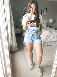 paper bag shorts High Waisted Shorts Outfit Summer, Style Paper Bag Shorts, Shorts Outfit Summer Casual, Shorts Outfit Casual, Long Sports Bra, Paper Bag Jeans