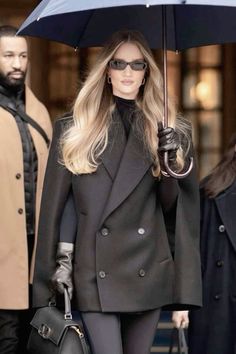 Mode Country, Rosie Huntington Whiteley Style, Lawyer Outfit, Look Retro, Rosie Huntington Whiteley, Mode Inspiration, Winter Fashion Outfits, Preppy Outfits, Classy Outfits