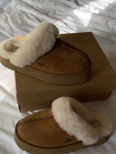 Slipper platform uggs fall comfy shoes Christmas Wishlist For Teens, Ugg Slippers, Hype Shoes