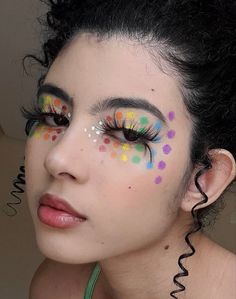 Rainbow Eye Makeup Hooded Eyes, Simple Pride Make Up Looks, Makeup For Pride Festival, Pride Rhinestone Makeup, Rainbow Rave Makeup, Pride Eyeliner Looks