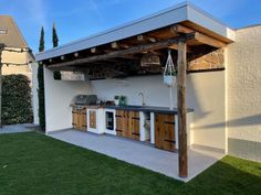 an outdoor kitchen is built into the side of a house