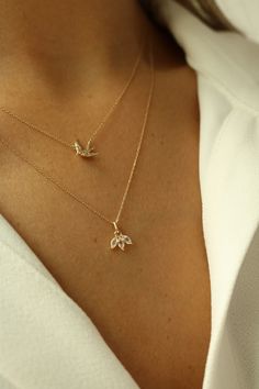 14k Bird Gold Necklace Sparrow Necklace, Gold Bird Pendant Bird Jewelry Swallow Necklace Bird Charm Necklace Animal Necklace Dainty Bird - Etsy Sparrow Necklace, Minimal Pendant, Locket Design, Minimal Gold, Sparrow Bird, Solid Gold Necklace, Business Style, Bird Necklace, Bird Charm