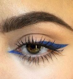 Winter Eyeshadow, Makeup Kawaii, Eyeliner Tips, Mekap Mata, Gyaru Makeup, Blue Eyeliner, Face Beat, Smink Inspiration, Hooded Eye Makeup