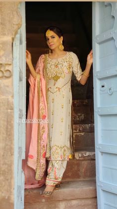 2022 Suits, Bridal Suits Punjabi, Pakistani Design, Latest Punjabi Suits, Velvet Suit Design, Suit Punjabi, Bridal Suit, Bridal Suits, Punjabi Suits Designer Boutique